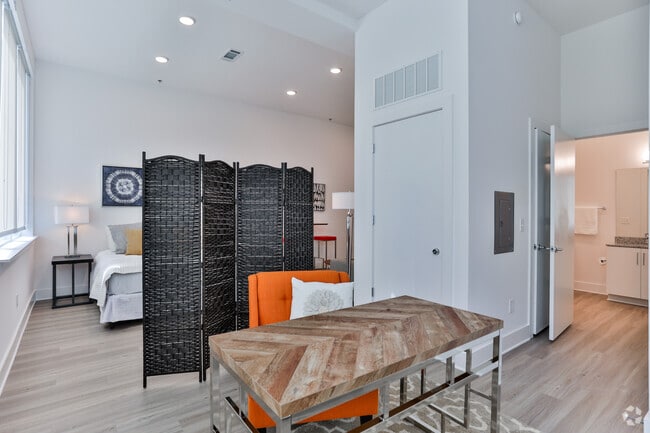 Studio - 618 SF
