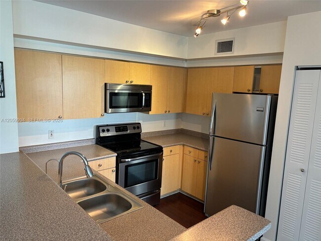 Photo - 1919 Van Buren St Unidad 414A