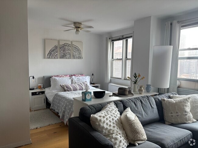 Building Photo - 201 E 36th St Unit 12G Rental