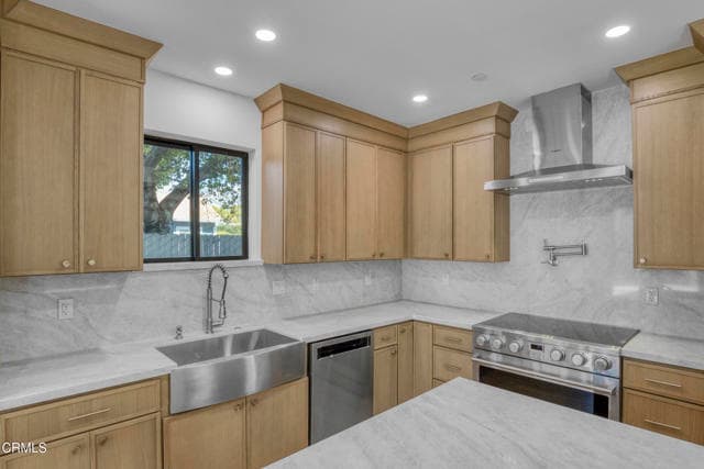 Photo - 611 W Claremont St