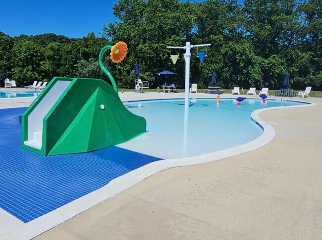 Photo - 7 Boulder Ct Unit 7