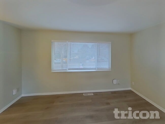 Photo - 4985 Montebello Dr