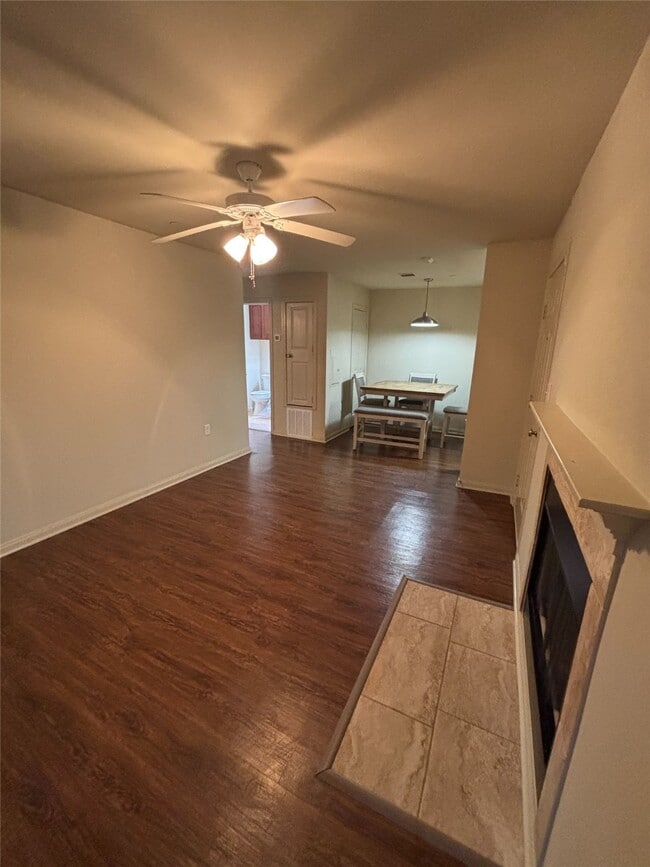 Photo - 7600 Emmett F Lowry Expy Unit 404