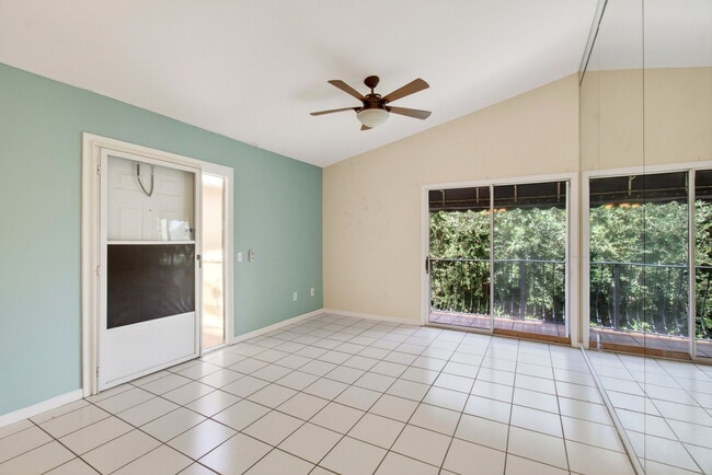 Photo - 179 Waterside Dr