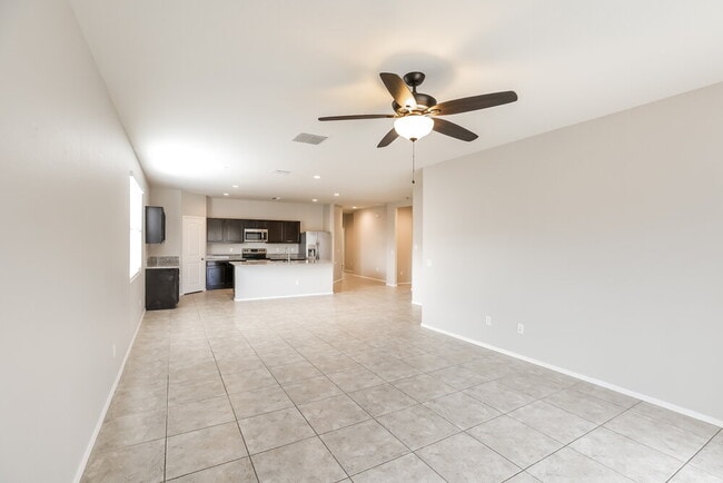 25562 W Desert Dr