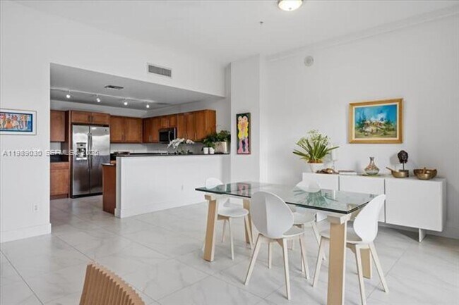 Photo - 8390 SW 72nd Ave Unidad 8390 SW 72nd Ave # 106