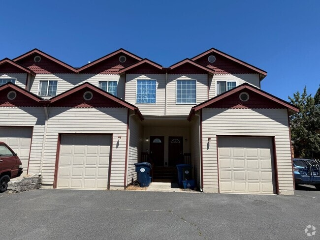 Building Photo - NE Bend 2 Bed/2.5 Bath Near St. Charles - ... Unit 3 Rental