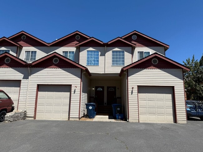Building Photo - NE Bend 2 Bed/2.5 Bath Near St. Charles - Ocker Drive Unit 3