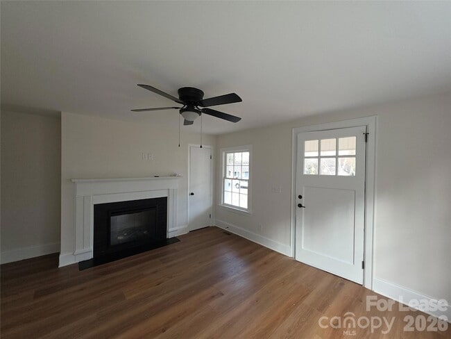 Photo - 1953 Woodcrest Ave