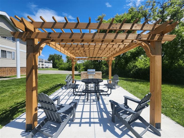 Resident Outdoor Grilling Area