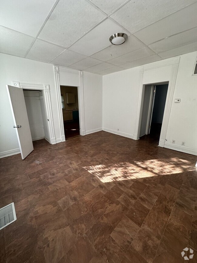 Building Photo - Nice Sized Yard Rental