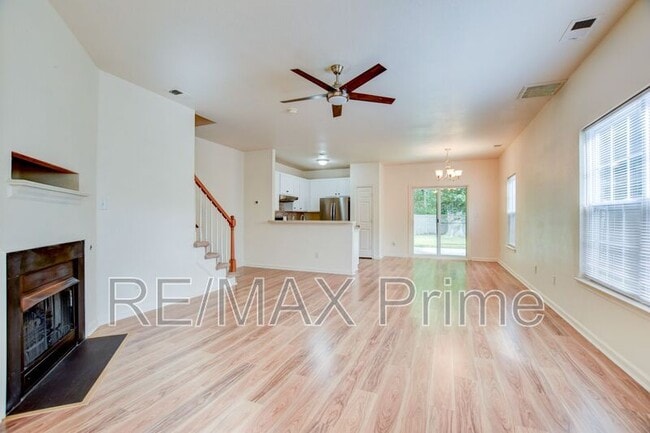 Photo - 320 Garcia Dr