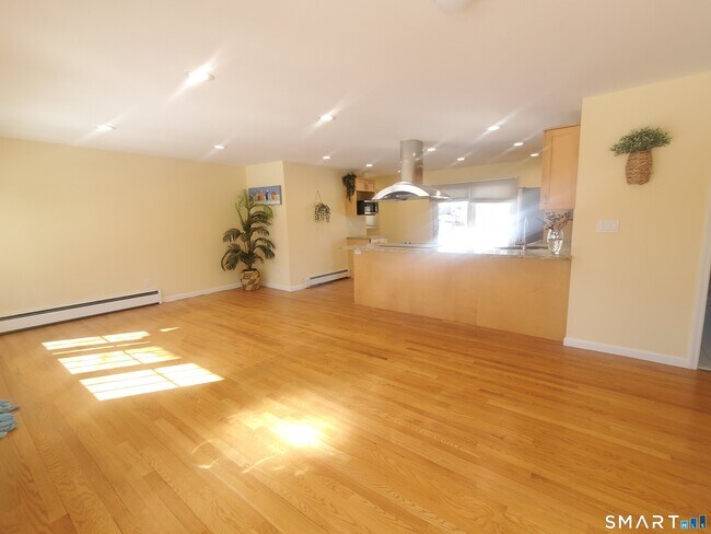 Photo - 42 County St