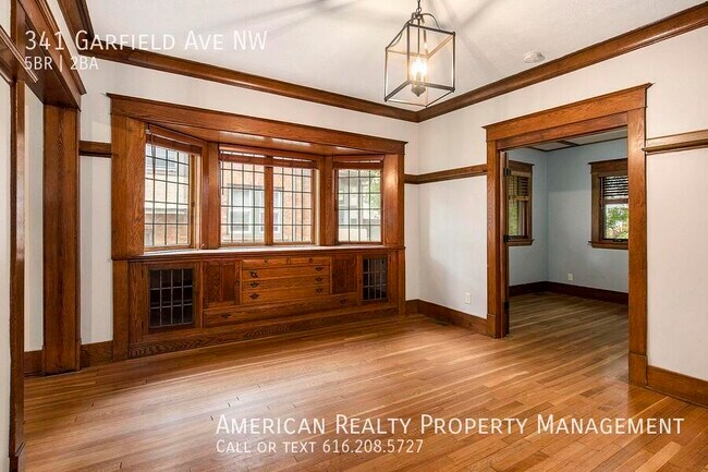 Photo - 341 Garfield Ave NW