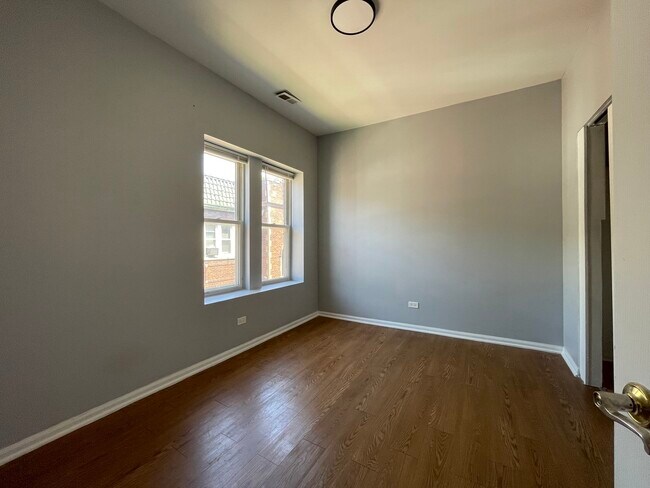Photo - 1152 N Harding Ave Unidad 3