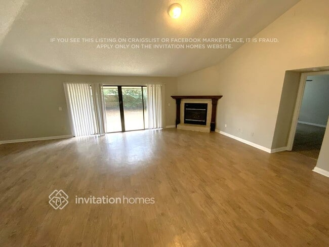 Photo - 4859 Wallingford Pl E