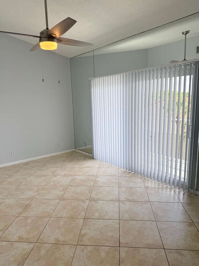 Photo - 2351 NE 14th Street Causeway Unit 537