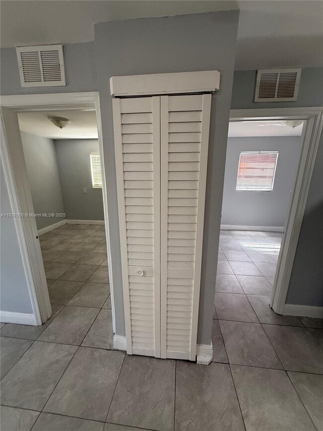 Photo - 4680 SW 33rd Ave Unit 4