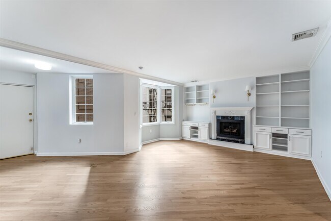 Photo - 1108 Hudson St Unit 4B