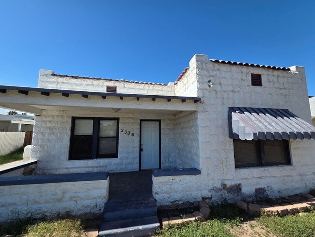Building Photo - Phoenix 3 Bed/2 Bath