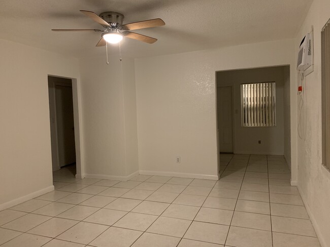 Living room - 2515 McKinley St Apartments Unit 2515