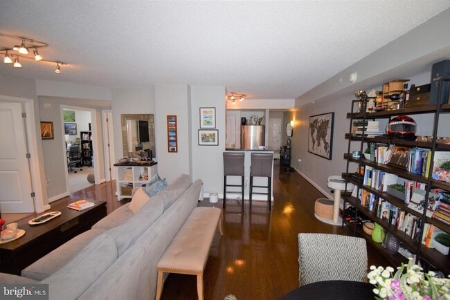Photo - 880 N Pollard St Unidad 824