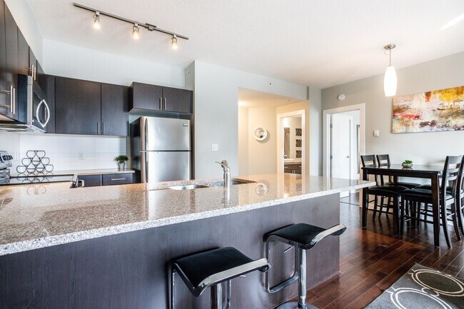 Photo - 10152-10104 104 St NW