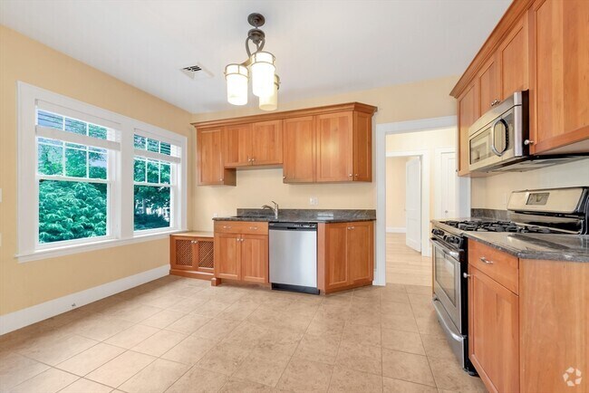 Building Photo - 577 Commonwealth Ave Unit 1 Rental