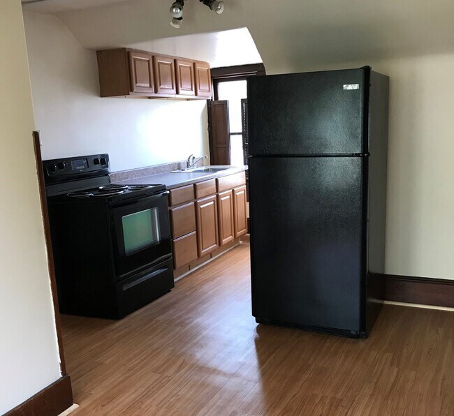 Cocina - Unidad 2 - 195 S Highland St Unidad 2