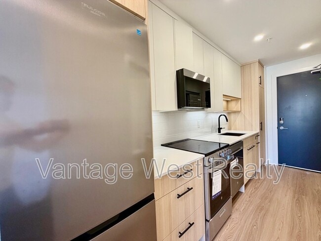 Photo - 1380-1380 Pridham Ave
