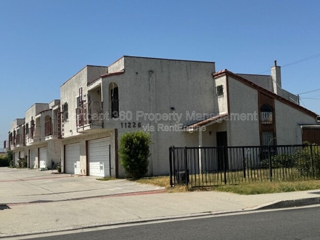 Photo - 11226 Elliott Ave