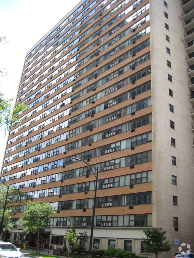 Building Photo - 6030 N Sheridan Rd Unit 1601 Rental