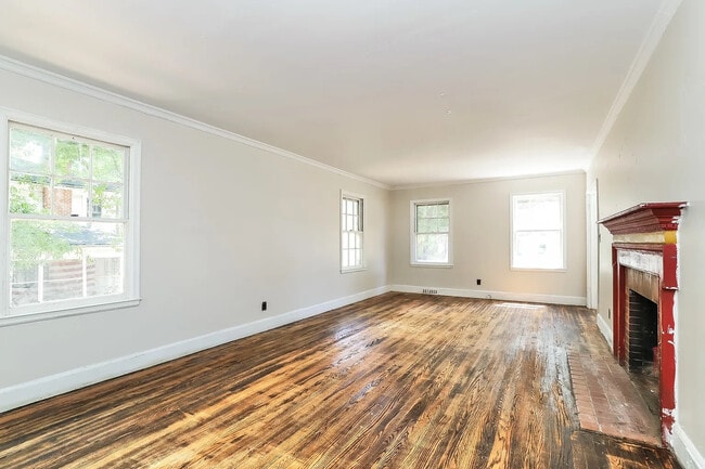 Room in Duplex on S Josephine Boyd St