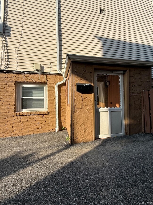 Building Photo - 34 Troy Ln