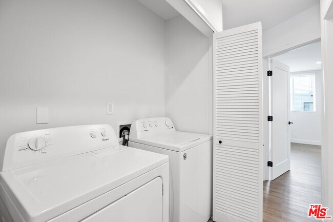 Photo - 1117 S Bronson Ave Unidad 11