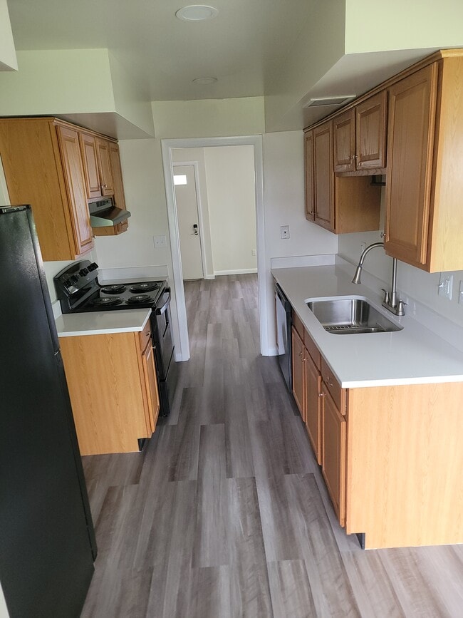 Kitchen - 456 Blackstone Dr