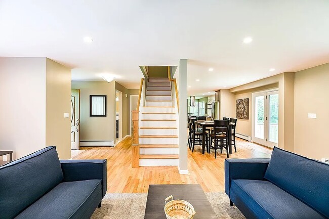 Photo - 806 Storrs Rd