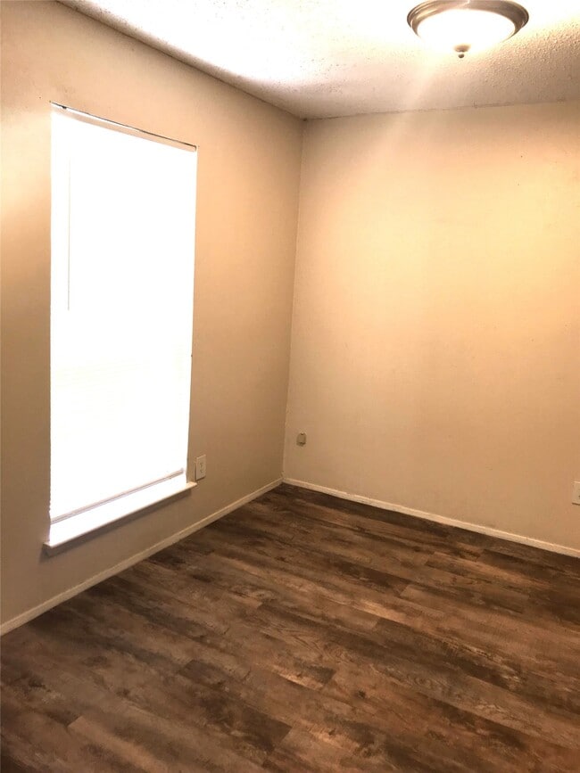 614 Live Oak Dr