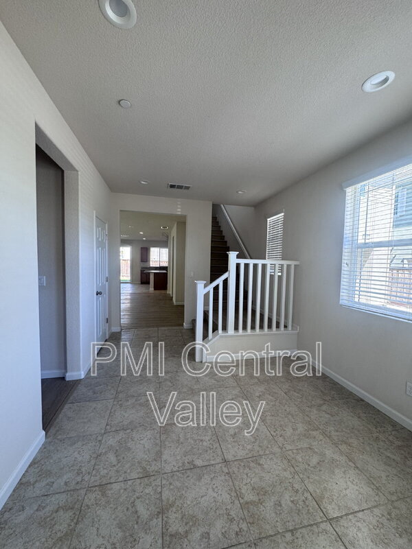 Photo - 643 W Huntington Ave