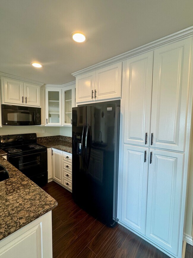 Photo - 2414 S Barrington Ave Unit 302