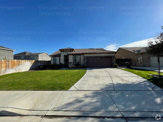 Building Photo - 4 bedrooms/ 2 bathrooms, with a patio. Rental