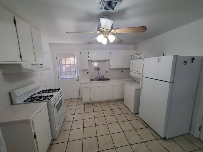 Photo - 5016 Avenue F