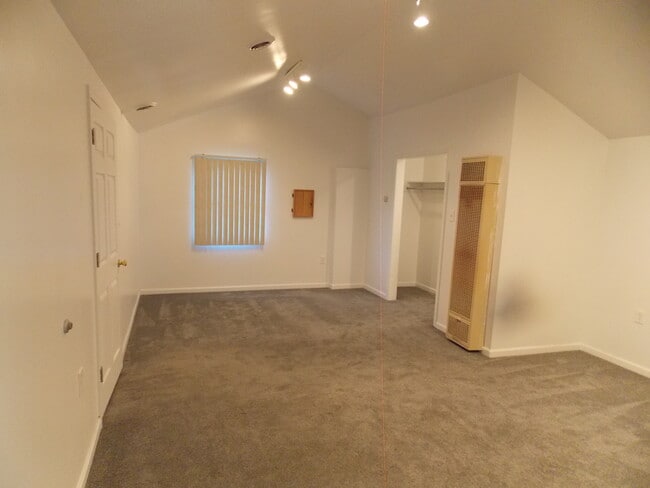 Photo - 8795 Main St