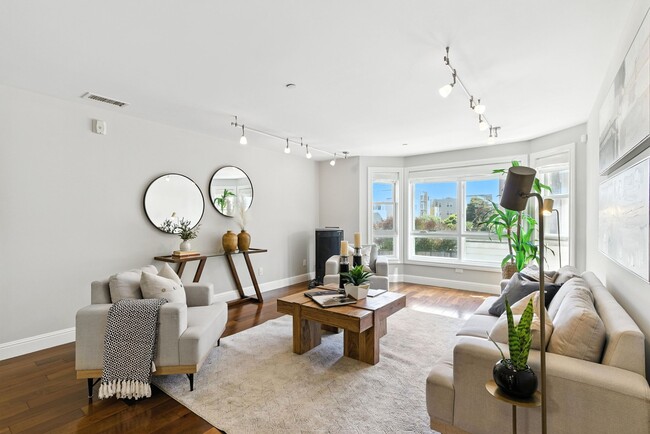 Building Photo - 2443 Clement St Unit #4 Rental