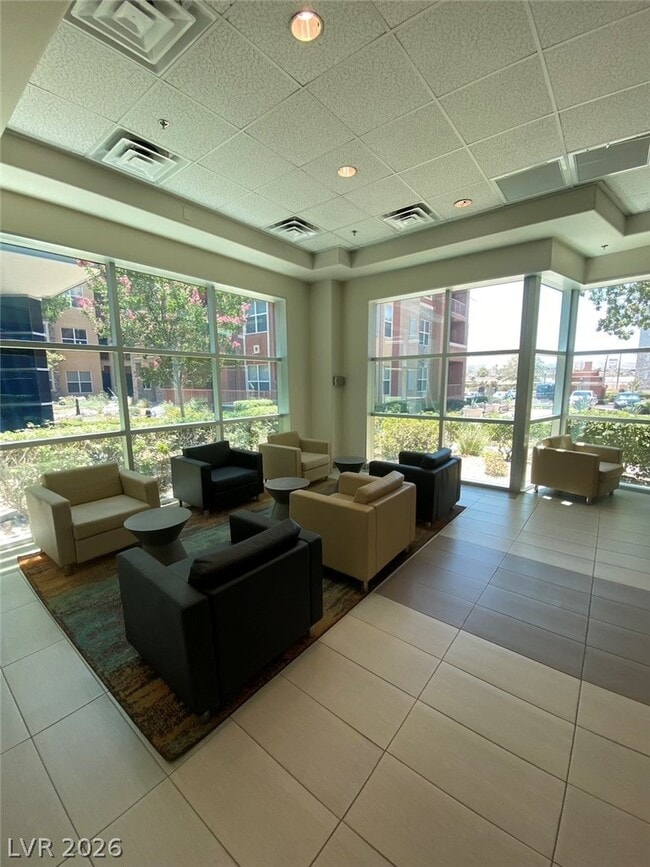 Building Photo - 20 E Serene Ave Unit 412