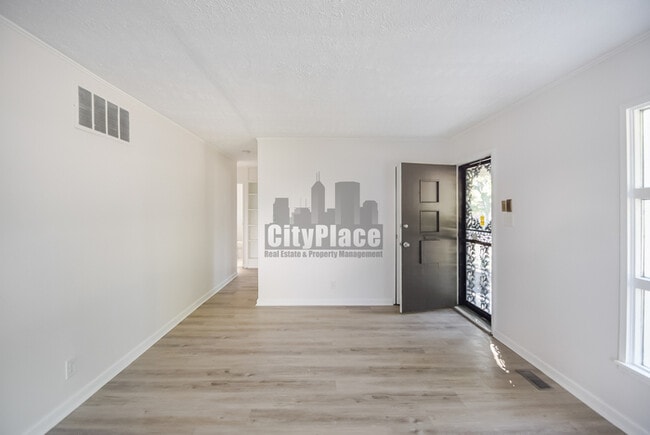 Photo - 1239 Brooks St