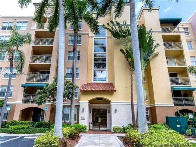 19501 E Country Club Dr Unit 104