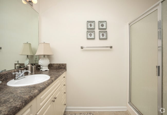 2BR, 2BA - 1,463 SF