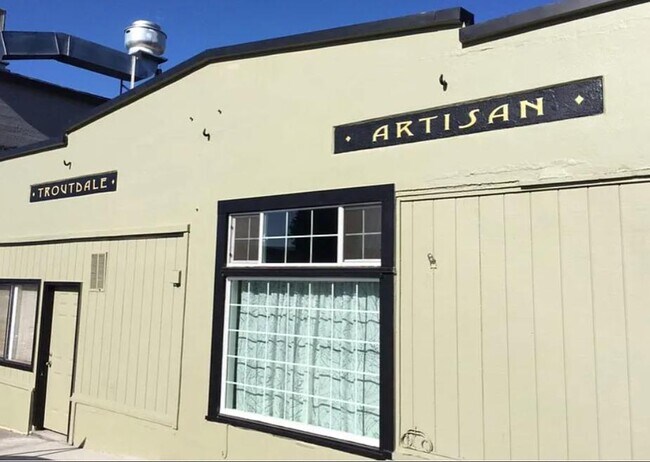 Photo - 122 SE Harlow Ave