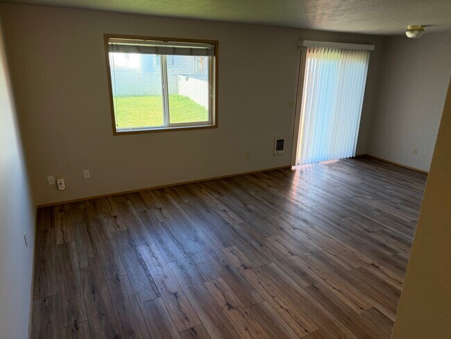 Photo - 810 SE 153rd Ave